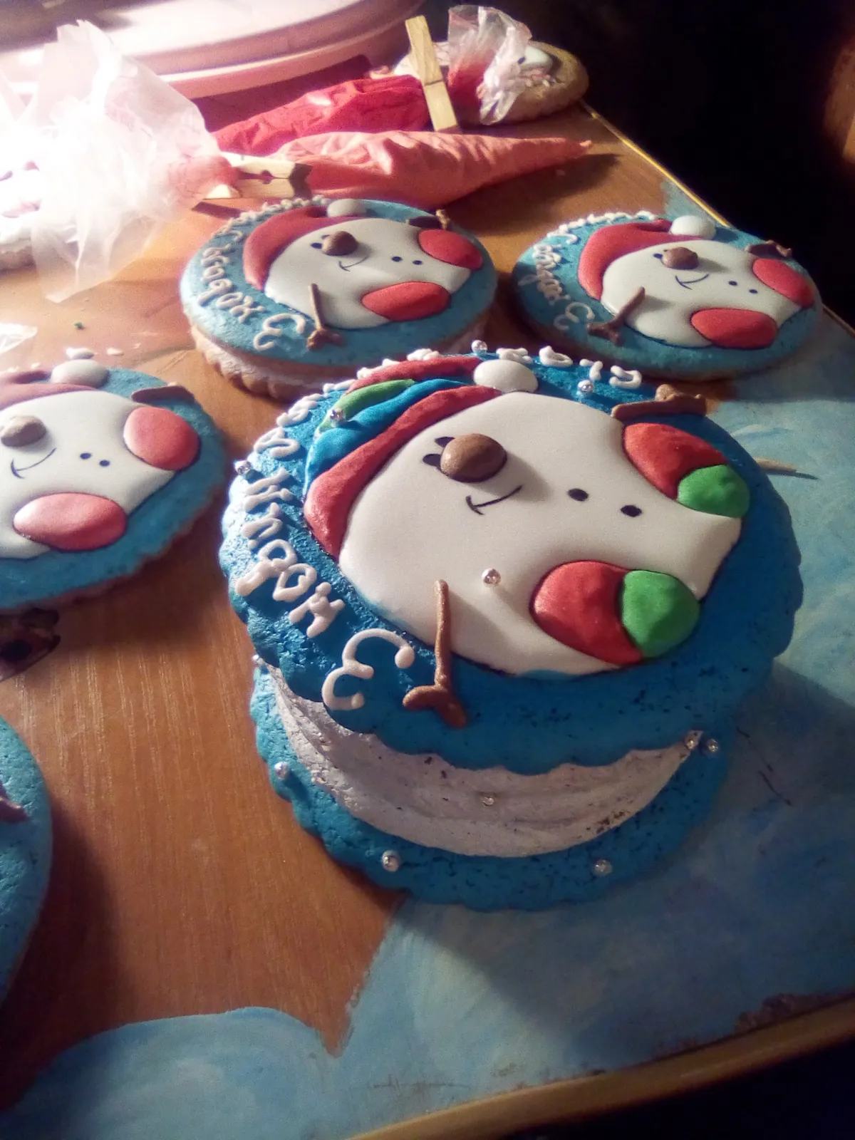 Round cookies with bear face design