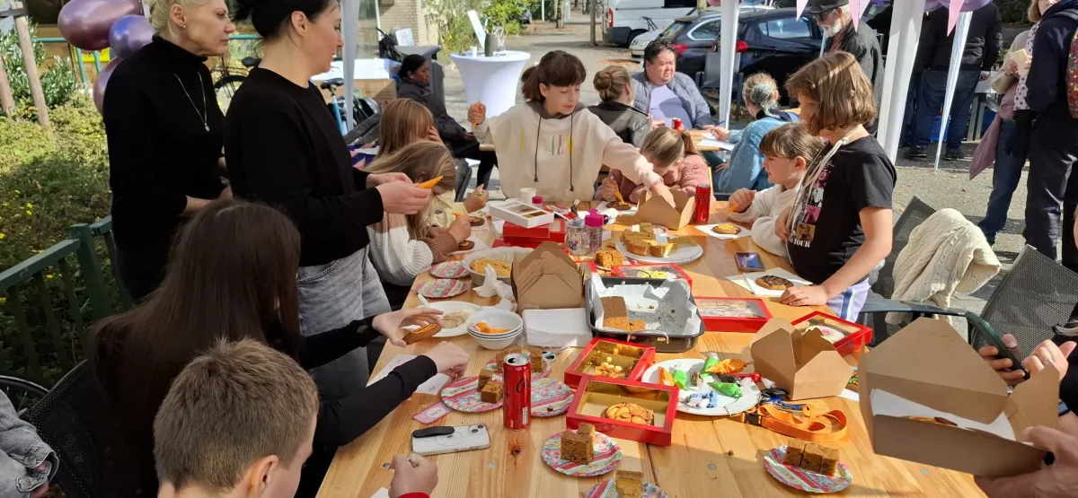 Group gingerbread decorating workshop