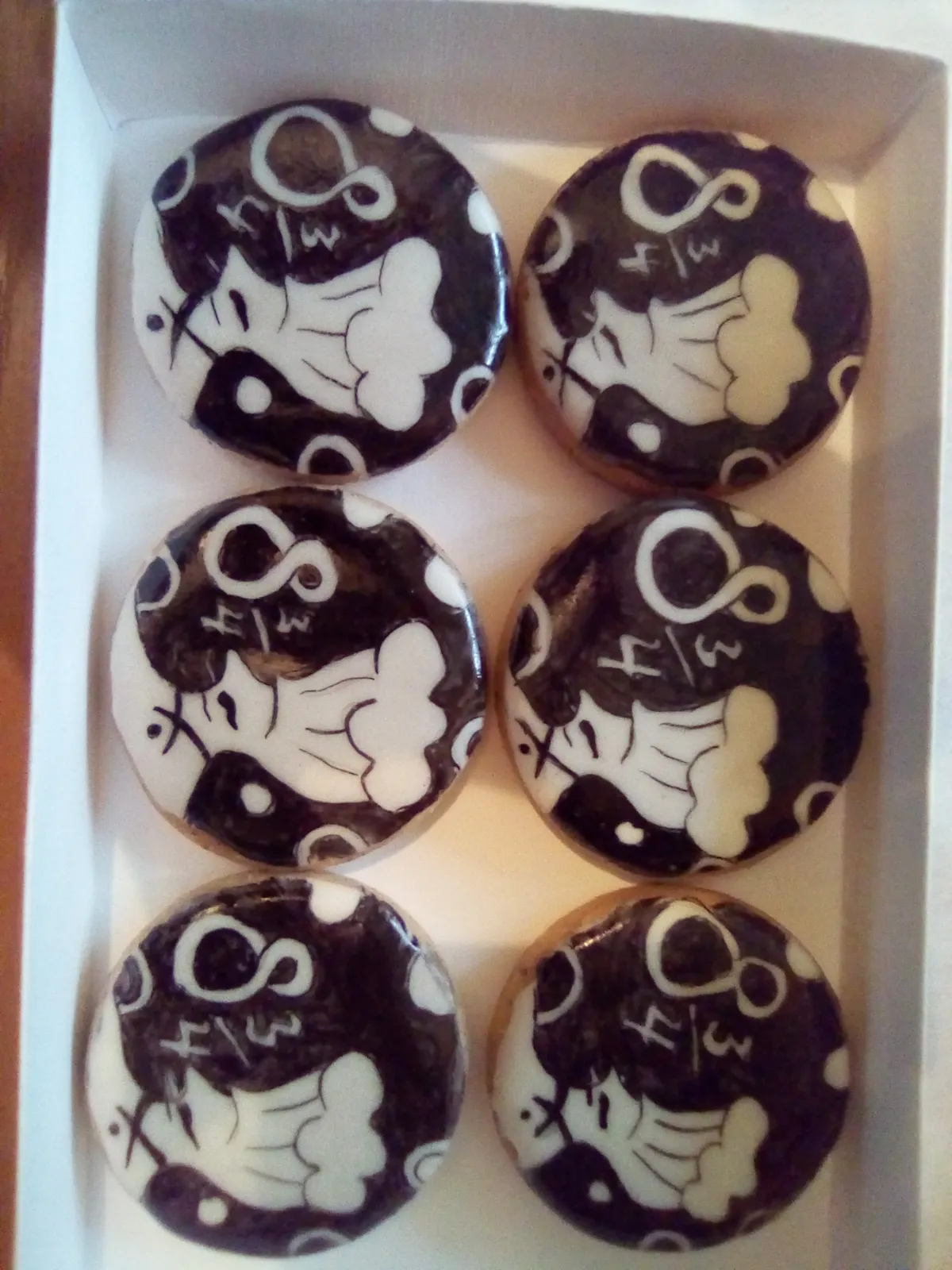 Chocolate cookies with Halloween decoration