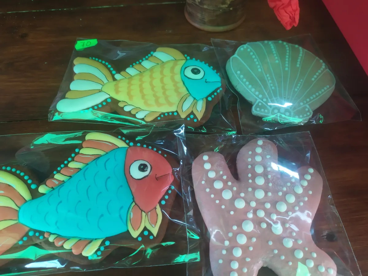 Fish, shell and starfish shaped cookies